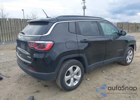 2019 Jeep Compass Latitude 4X4 из США, поврежденный, VIN 3C4NJDBB8KT766816